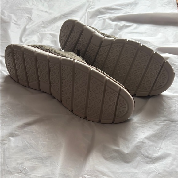 New Men's Olive Casual Sneakers - Picture 3 of 6